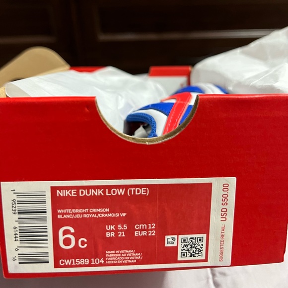 NIKE DUNK LOW (TDE)
WHITE/BRIGHT CRIMSON
BLANC/JEU ROYAL/CRAMOISI VIF - Picture 2 of 8